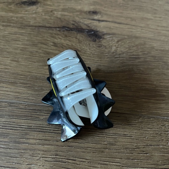 Only 1 Left! BADTZ-MARU (Sanrio)-NWT Medium Sized Hair Claw - Picture 2 of 11